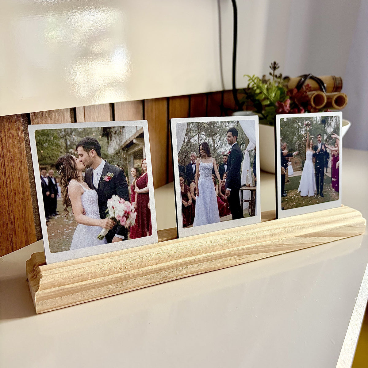 Porta Retrato de Mesa + 3 Fotos