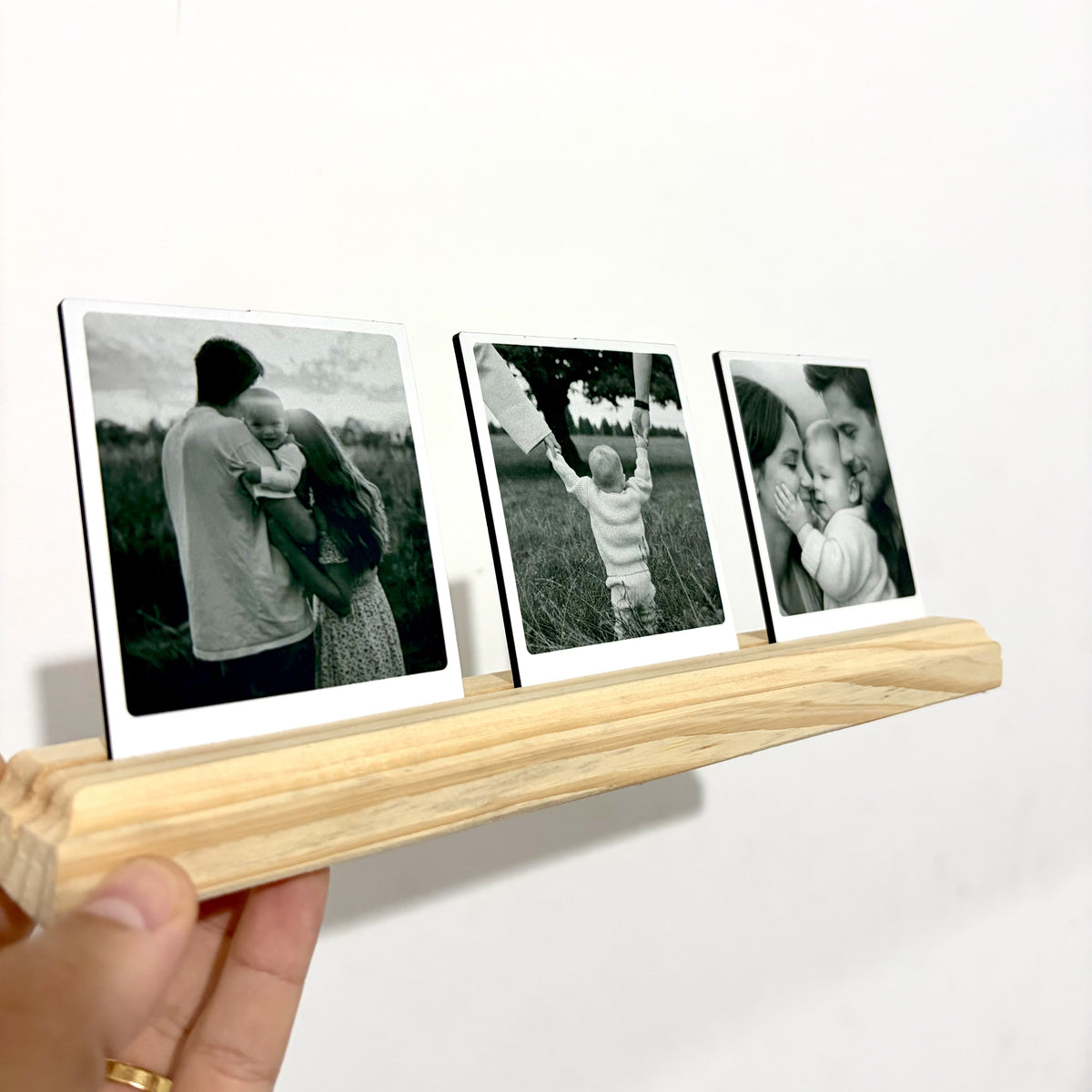 Porta Retrato de Mesa + 3 Fotos